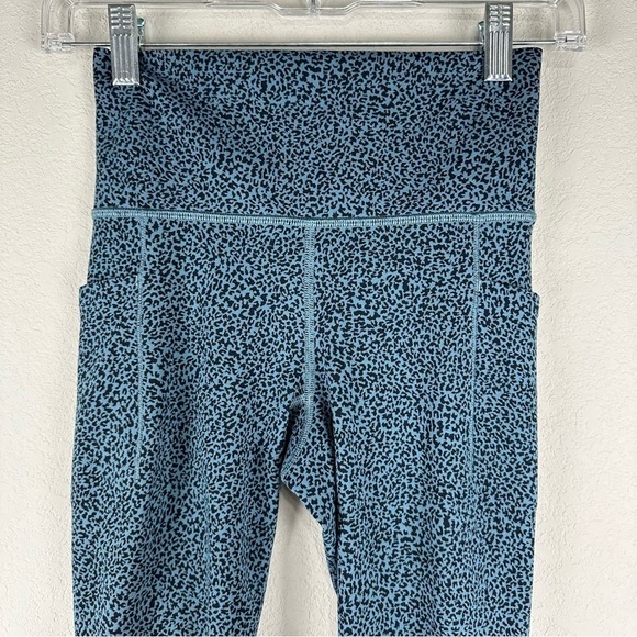 Athleta Blue Black Cheetah Salutation Stash Pocket II Textured Tights Size XXS - Picture 2 of 7